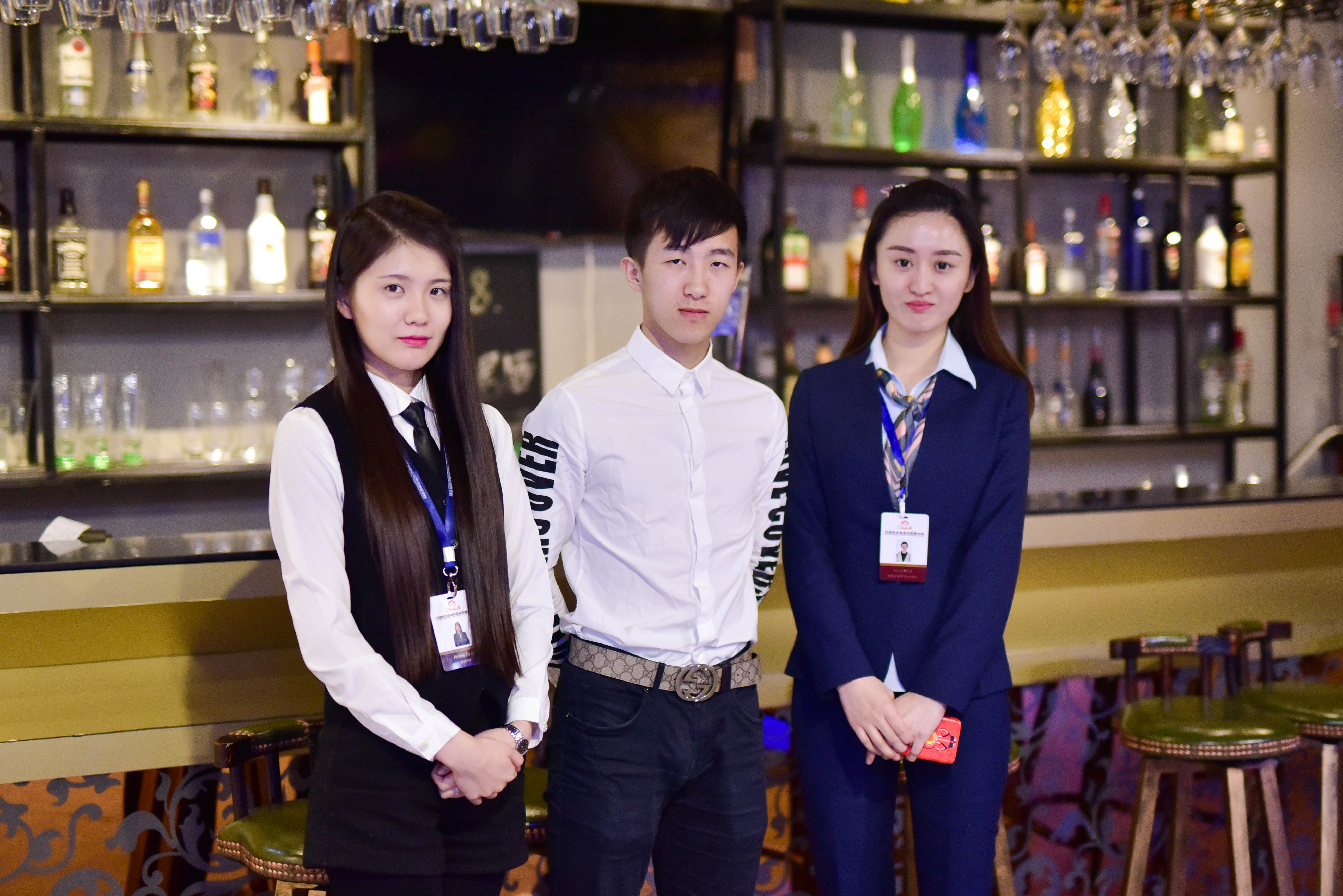 沈阳西点学校欧米奇创业学员楚钧博:喝烈的酒,开潮的店