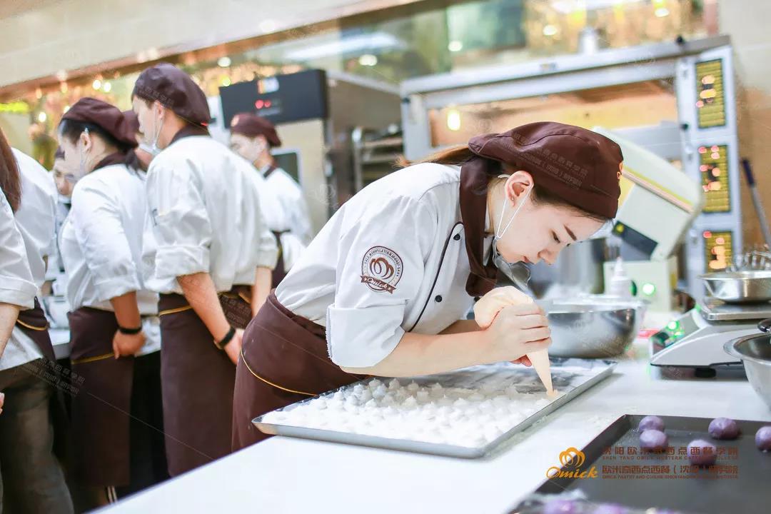 新生故事丨爱笑女孩的西点梦_暑假学西点就到欧米奇