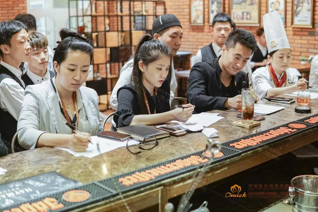 毕业快乐|同学,我们未来再见!