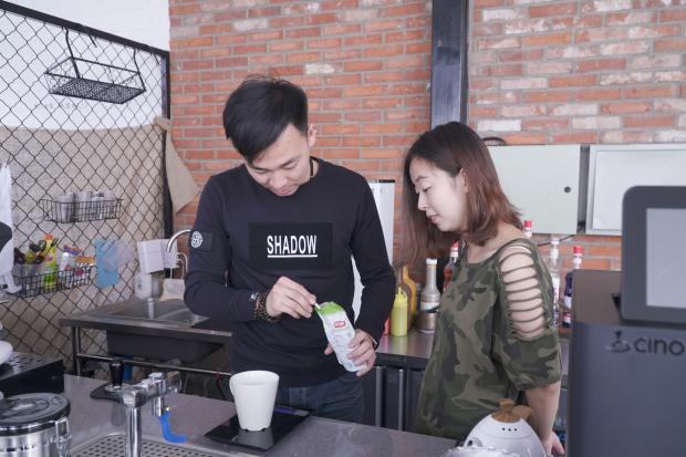 走进文艺咖啡师张馨心的世界——本味·忆城咖啡店