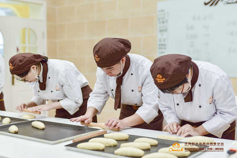 他们是怎样修炼成一名专业西点师的