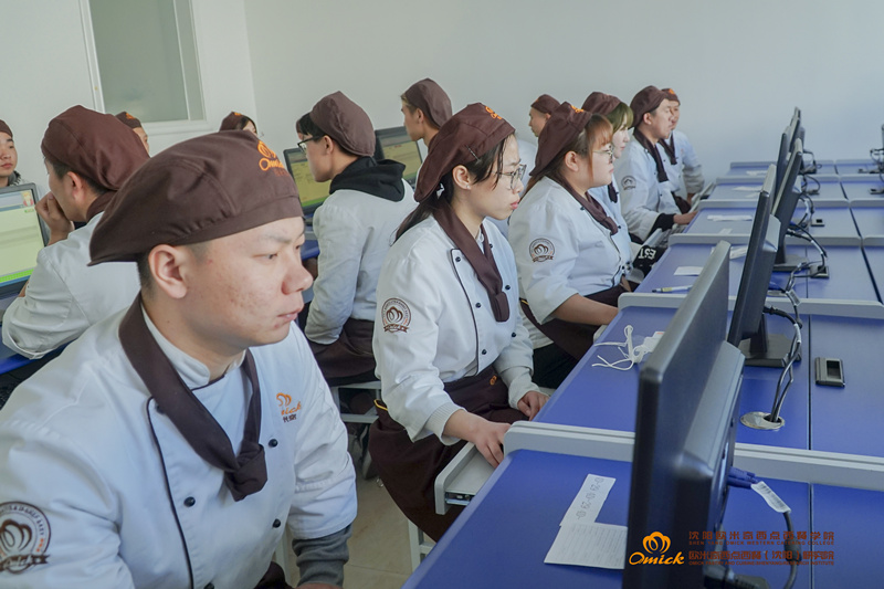 他们是怎样修炼成一名专业西点师的