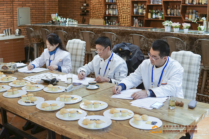 他们是怎样修炼成一名专业西点师的