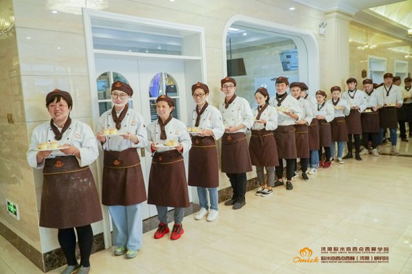 <b>入学答疑之学习烘焙要多少钱？要学多久？</b>
