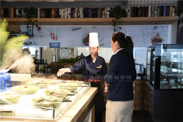 <b>就业学员风采丨李鹏的从西餐小白晋升西餐料理师主管之路</b>